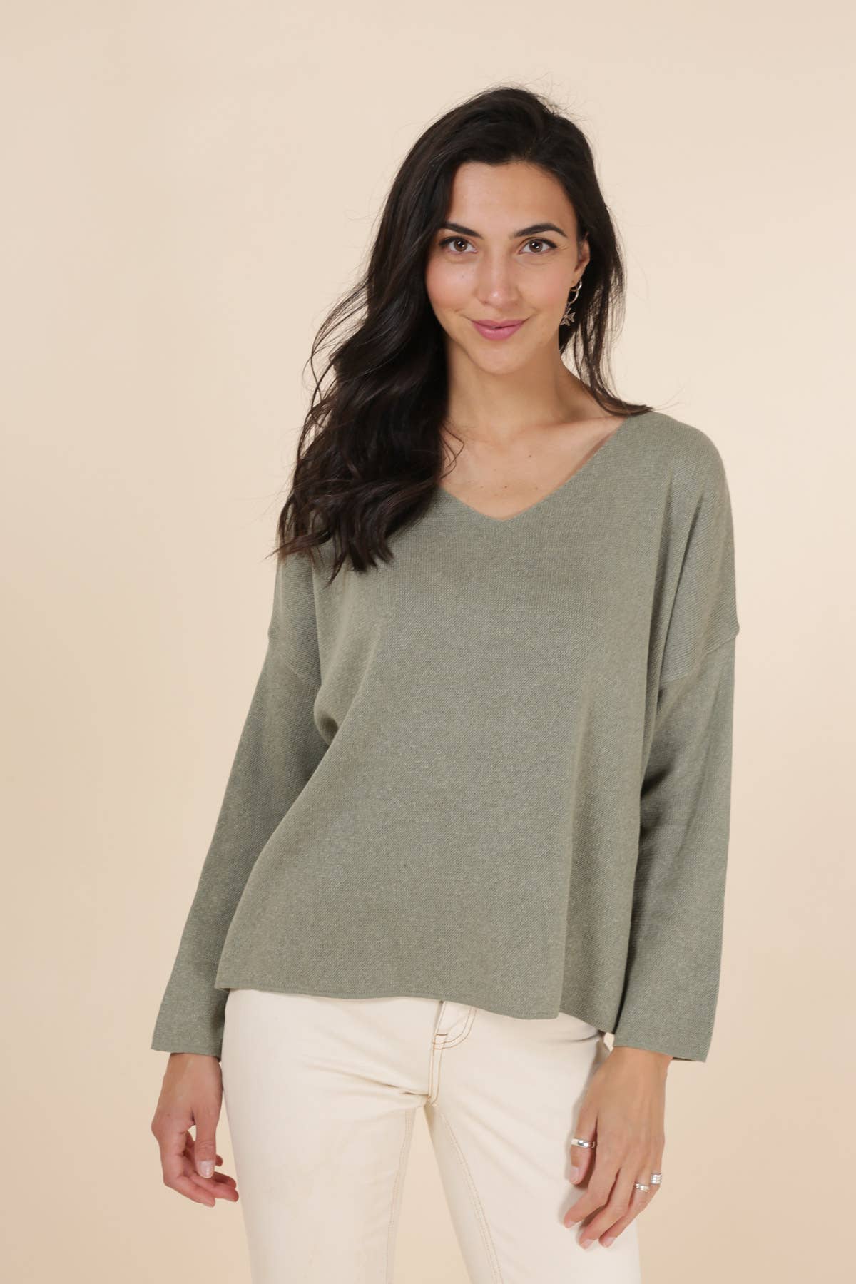 SHORT V-NECK SWEATER
